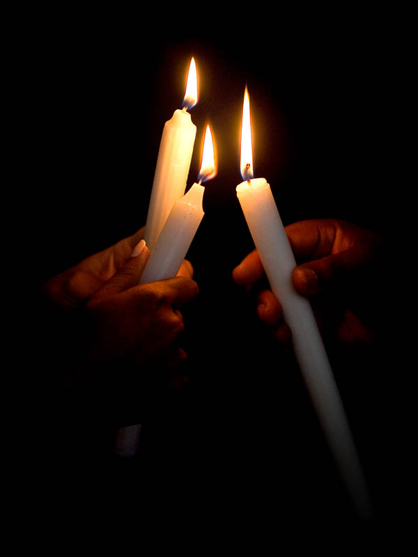 Lighting a candle to the memory of children who have passed away.(© All Rights Reserved)